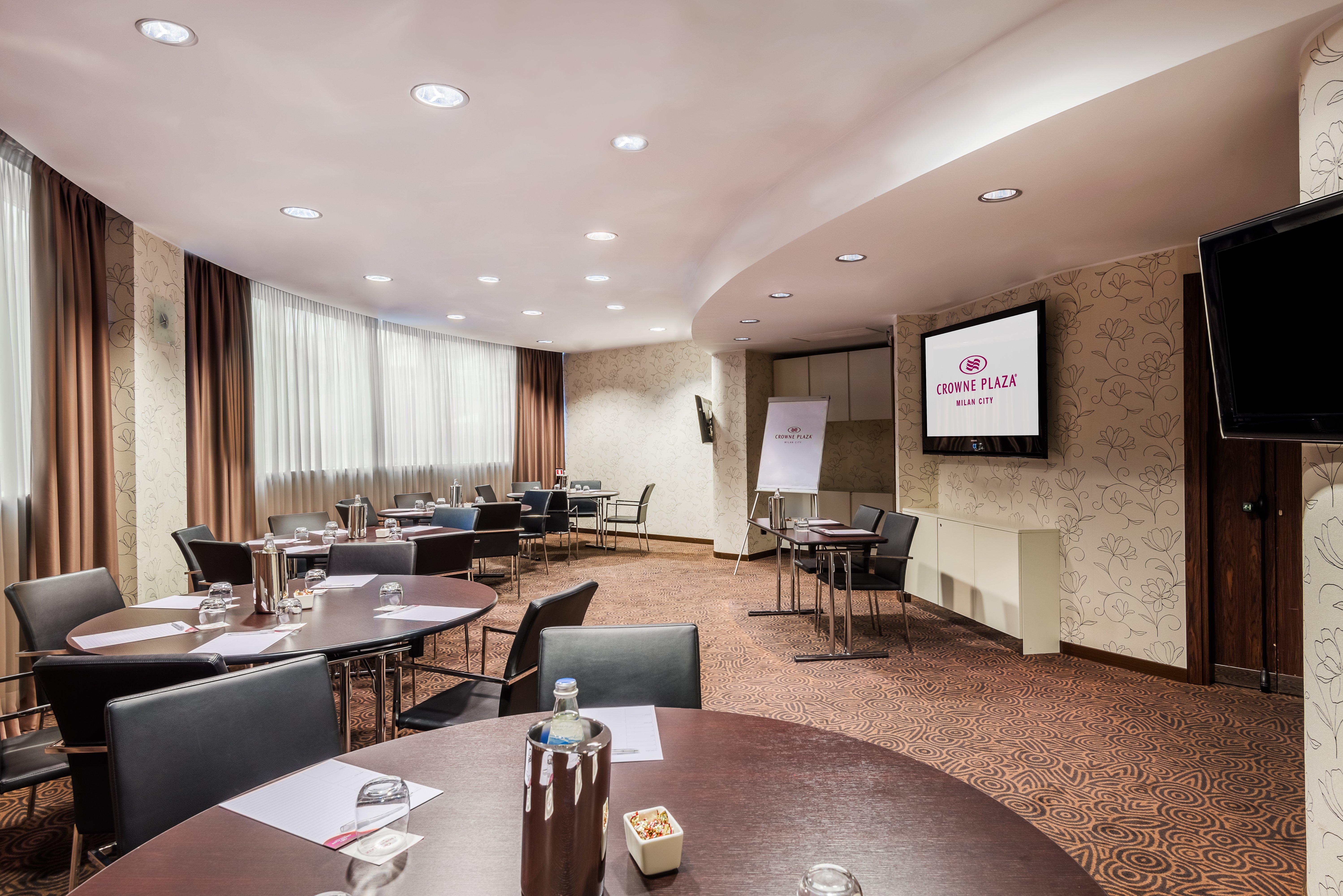 Crowne Plaza Milan City By Ihg Экстерьер фото