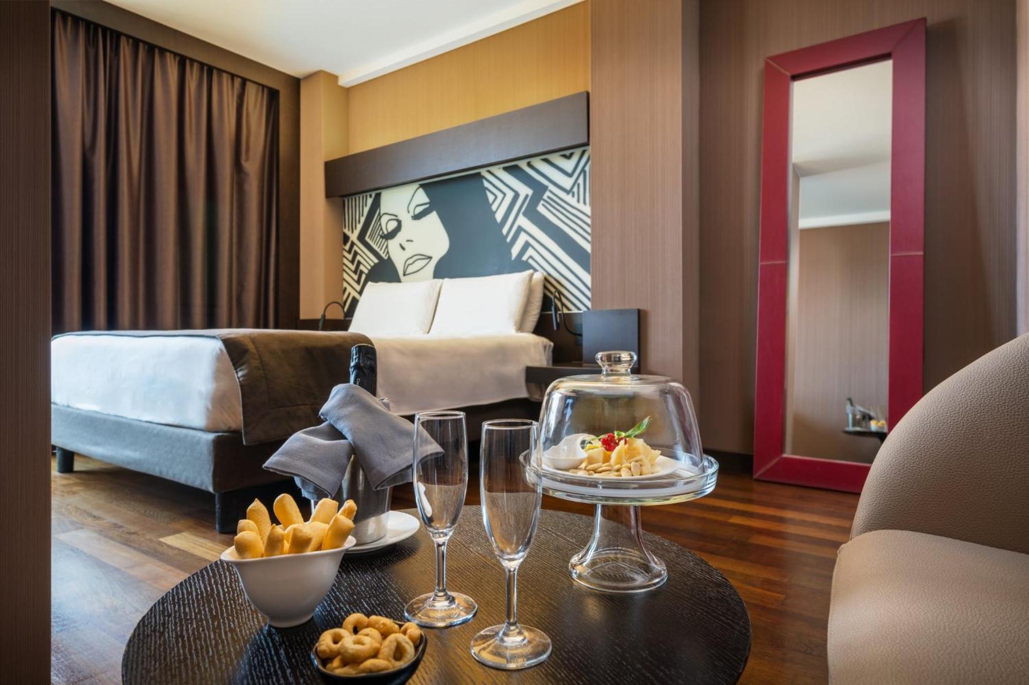 Crowne Plaza Milan City By Ihg Экстерьер фото